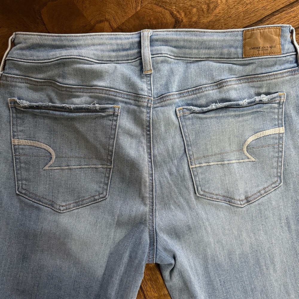 American Eagle Women's Light Wash Jeans 14R - Picture 3 of 8